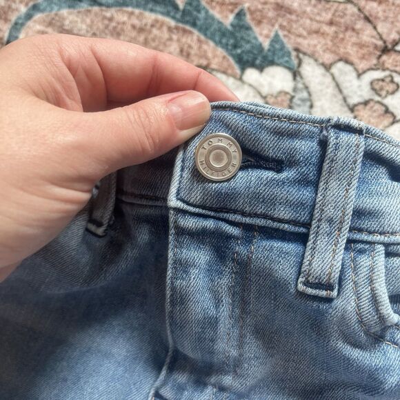 Tommy Hilfiger Womens Denim Floral Embroidery Size 2 Raw Hem Light Wash EUC - Picture 7 of 10